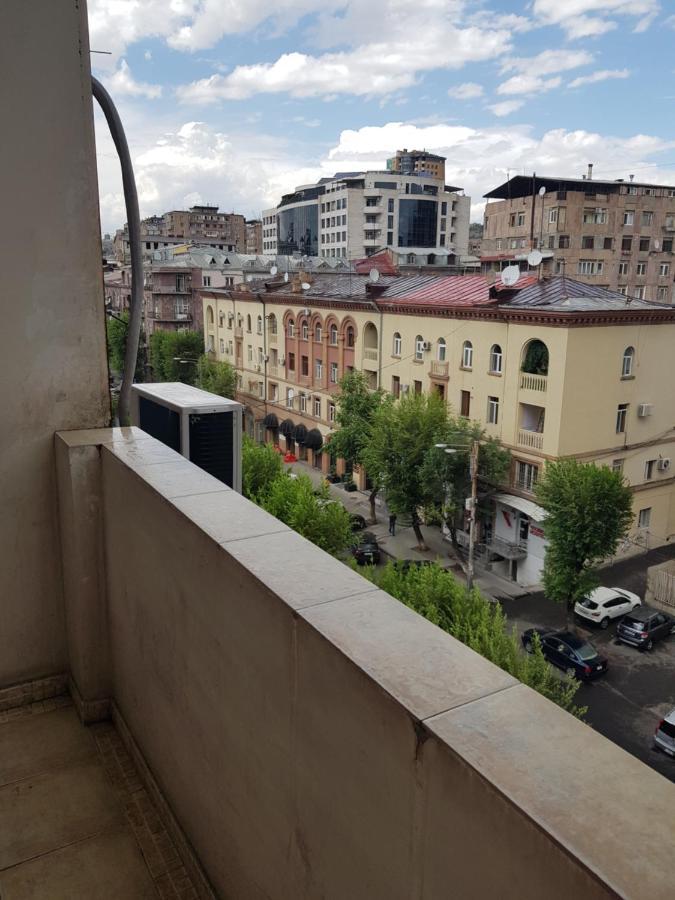 Apartment-14 In The Center Of Jerevan Buitenkant foto